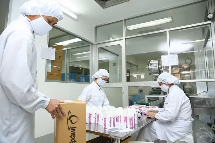 Giá một số mặt hàng thuốc tăng cao do chi phí nhập khẩu biến động mạnh. Ảnh: Tiên Giang