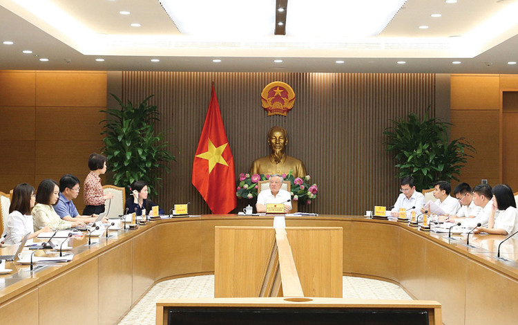 Phó Thủ tướng Nguyễn Hòa Bình chủ trì cuộc họp về tình hình xây dựng các dự thảo nghị định hướng dẫn Nghị quyết số 222/2025/QH15 về Trung tâm tài chính quốc tế tại Việt Nam. Ảnh: Nguyễn Hoàng