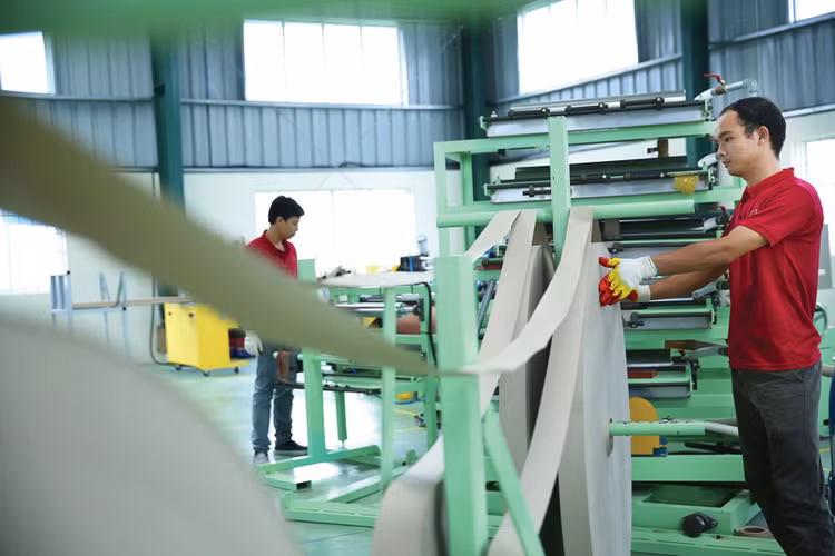 Tính đến hết tháng 10/2025, có 255.871 doanh nghiệp gia nhập và tái gia nhập thị trường, tăng 26,5% so với cùng kỳ năm trước. Ảnh: Lê Tiên