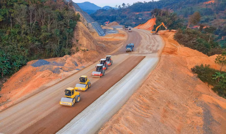 Hàng loạt nút thắt pháp lý được tháo gỡ, thúc đẩy việc triển khai hàng loạt dự án mới cũng như tái khởi động các dự án tồn đọng trên toàn quốc. Ảnh: An Chi