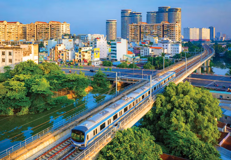 Hà Nội và TP.HCM đang nghiên cứu triển khai mô hình TOD (phát triển đô thị theo định hướng giao thông công cộng) đối với một số tuyến metro nhằm giảm áp lực đầu tư cho ngân sách nhà nước. Ảnh: Lê Chiến Thắng