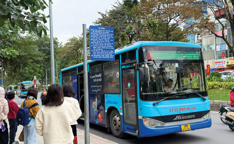 Hà Nội sắp mở thầu 12 gói thầu vận tải xe buýt có tổng giá 2.399 tỷ đồng. Ảnh: Tiến Giang