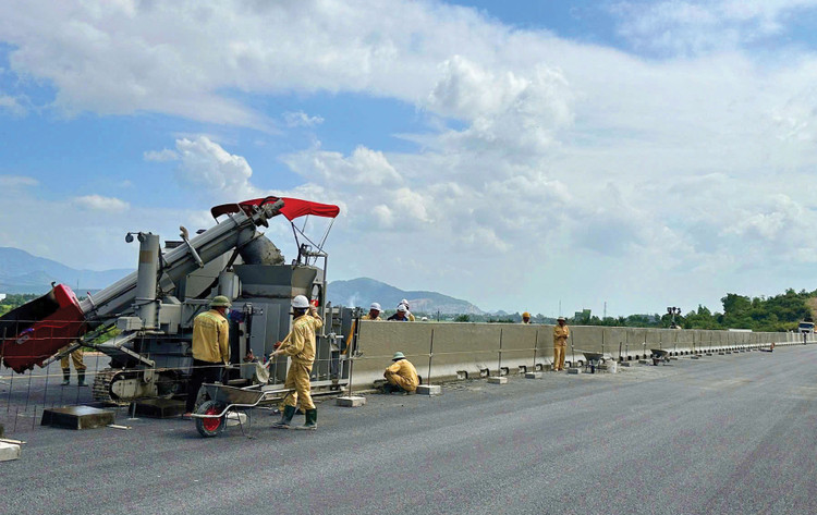 Sau khi triển khai hoàn thành 3.000 km đường bộ cao tốc vào cuối năm 2025, các doanh nghiệp ngành xây dựng đã trưởng thành, sẵn sàng cho những dự án, gói thầu lớn hơn trong thời gian tới. Ảnh: Sơn Hải