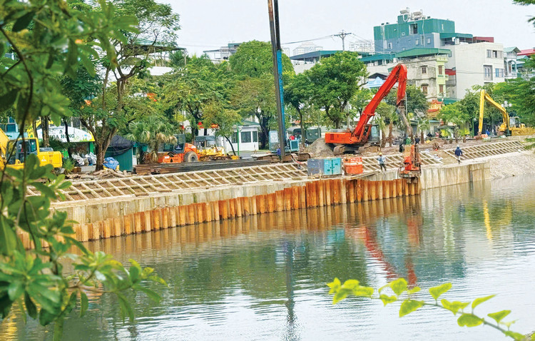 Hà Nội đang cùng lúc triển khai thực hiện nhiều dự án, công trình. Ảnh: Lê Tiên