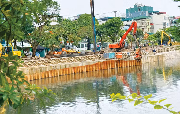 Hà Nội đang cùng lúc triển khai thực hiện nhiều dự án, công trình. Ảnh: Lê Tiên