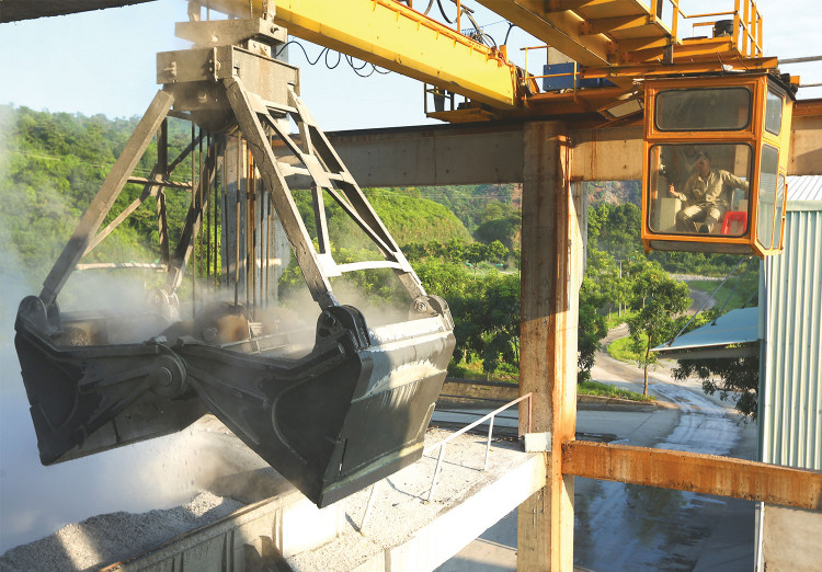 Trong dịp Tết Nguyên đán 2026, nhiều doanh nghiệp xi măng vẫn giữ nhịp sản xuất, bảo đảm kế hoạch cung ứng sản phẩm và tạo đà tăng trưởng ngay từ đầu năm. Ảnh: Nhã Chi