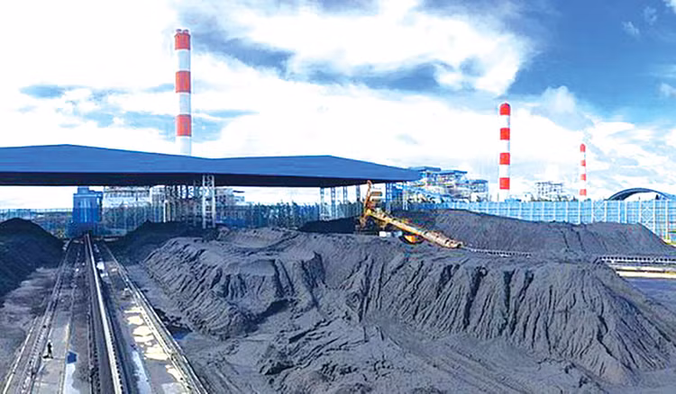 Trong cơ cấu các loại hình nguồn điện toàn hệ thống nửa đầu năm 2025, nguồn huy động từ nhiệt điện than vẫn chiếm phần lớn. Ảnh: Phan Trang