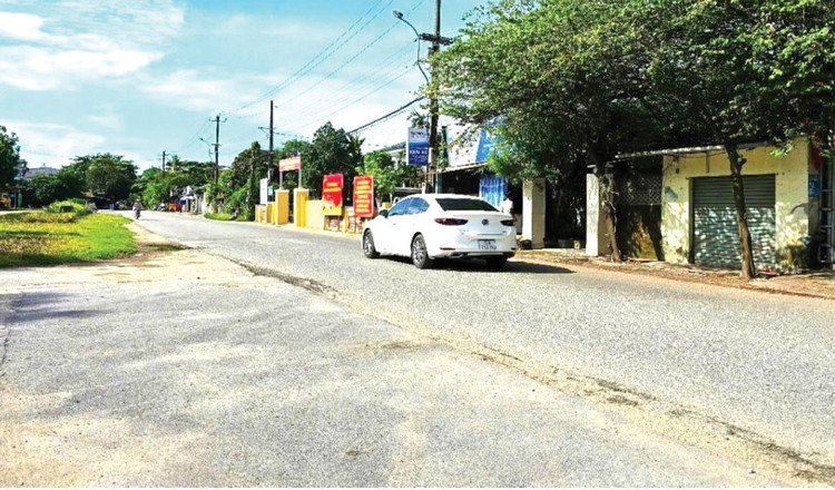 Gói thầu số 17A Xây lắp đường Nguyễn Hoàng có giá dự toán 106,85 tỷ đồng, thuộc Dự án Đường Nguyễn Hoàng và cầu vượt sông Hương, tỉnh Thừa Thiên Huế. Ảnh: Lê Hiếu