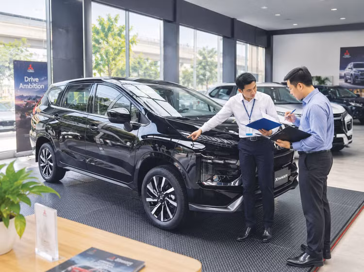Yêu cầu giấy phép bán hàng xuất hiện tại nhiều gói thầu mua xe ô tô phục vụ công tác chung được mời thầu đầu tháng 8/2026. Ảnh minh họa: Nhã Chi