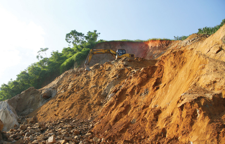 Kế hoạch Phát triển vật liệu xây dựng ở địa phương được xây dựng theo hướng tăng cường dự báo, cân đối cung - cầu và phương án ứng phó thiếu hụt, đặc biệt với vật liệu xây dựng thông thường và vật liệu san lấp. Ảnh: Xuân Mộc