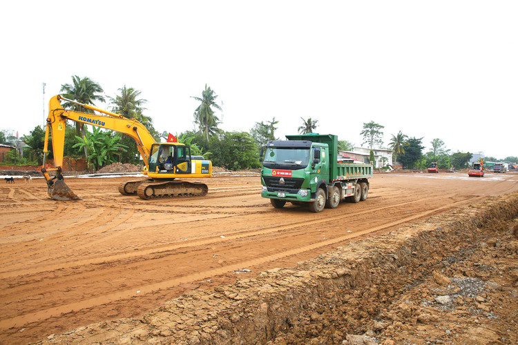 Ước giải ngân vốn đầu tư công từ đầu năm đến hết ngày 31/7/2025 là 338.301,1 tỷ đồng, đạt 39,45% kế hoạch và đạt 43,9% kế hoạch Thủ tướng Chính phủ giao. Ảnh: Lê Tiên