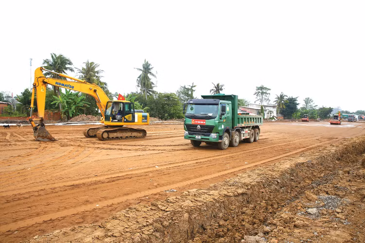 Ước giải ngân vốn đầu tư công từ đầu năm đến hết ngày 31/7/2025 là 338.301,1 tỷ đồng, đạt 39,45% kế hoạch và đạt 43,9% kế hoạch Thủ tướng Chính phủ giao. Ảnh: Lê Tiên