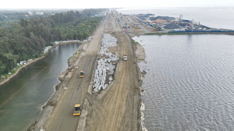 Hàng loạt dự án do các ban quản lý dự án khu vực tại TP.HCM triển khai sẽ tiếp tục do các ban quản lý dự án cấp xã tiếp quản, đồng hành cùng nhà thầu để hoàn thiện. Ảnh: Song Lê