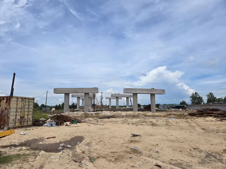 Vị trí hạng mục cầu 1 thuộc Dự án Đường Hoàng Sa - Dốc Sỏi qua địa bàn xã Bình Sơn. Ảnh: Hà Minh