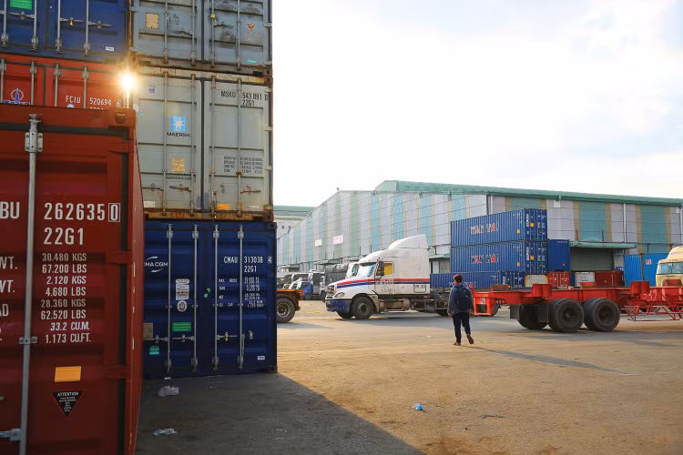 Nhu cầu phát triển cảng cạn rất lớn, nhưng vốn đầu tư nhà nước còn hạn chế. Ảnh: Nhã Chi