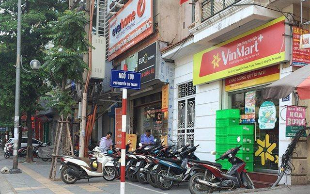 Địa chỉ 100 Nguyễn Chí Thanh là ngõ thông sang 157 Pháo Đài Làng, rộng 7m, vỉa hè 2 bên. Ảnh: Internet