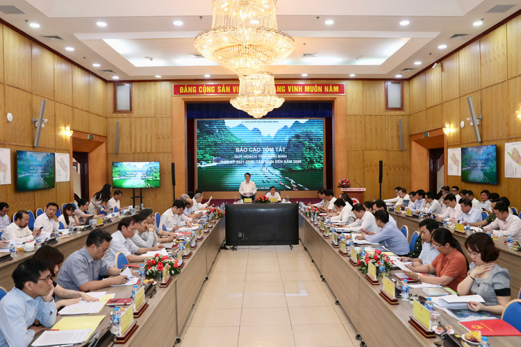 Toàn cảnh Phiên họp thẩm định Quy hoạch tỉnh Ninh Bình thời kỳ 2021 – 2030, tầm nhìn đến năm 2050. Ảnh: Đức Trung