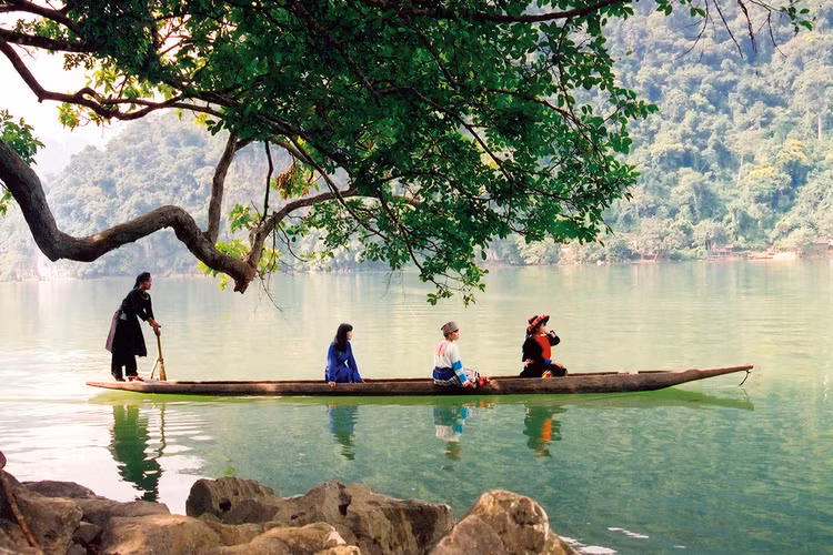 Khu du lịch hồ Ba Bể tại xã Nam Mẫu, huyện Ba Bể, tỉnh Bắc Kạn được định hướng trở thành khu du lịch quốc gia