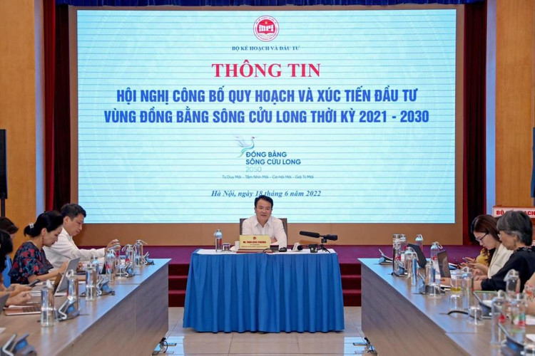 Thứ trưởng Bộ Kế hoạch và Đầu tư Trần Quốc Phương thông tin về Hội nghị công bố quy hoạch và xúc tiến đầu tư vùng Đồng bằng sông Cửu Long thời kỳ 2021 - 2030 (Ảnh: MPI)