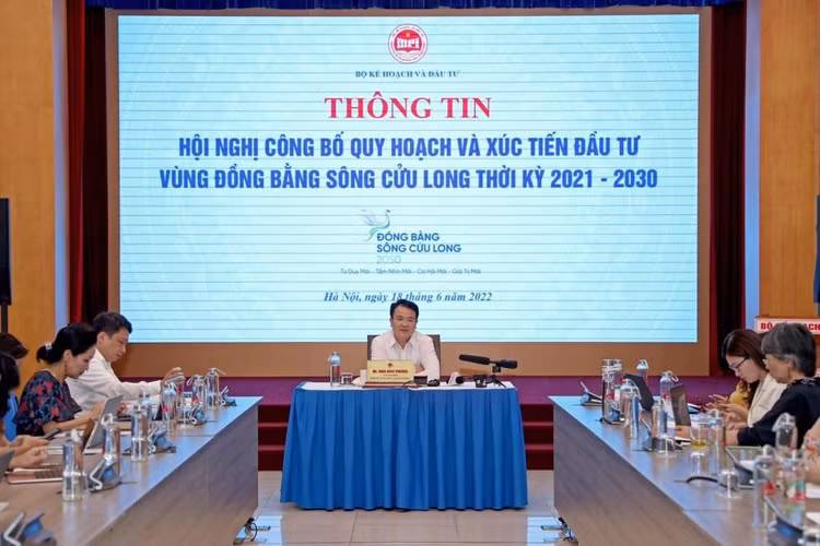 Thứ trưởng Bộ Kế hoạch và Đầu tư Trần Quốc Phương thông tin về Hội nghị công bố quy hoạch và xúc tiến đầu tư vùng Đồng bằng sông Cửu Long thời kỳ 2021 - 2030 (Ảnh: MPI)