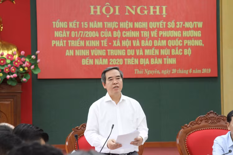 Trưởng Ban Kinh tế Trung ương Nguyễn Văn Bình phát biểu tại Hội nghị 