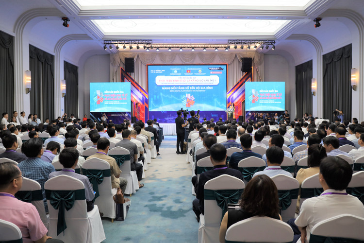 Diễn đàn Quốc gia Phát triển Kinh tế số và Xã hội số lần thứ I được khai mạc tại Nam Định vào sáng ngày 14/9. Ảnh: Thành Trung