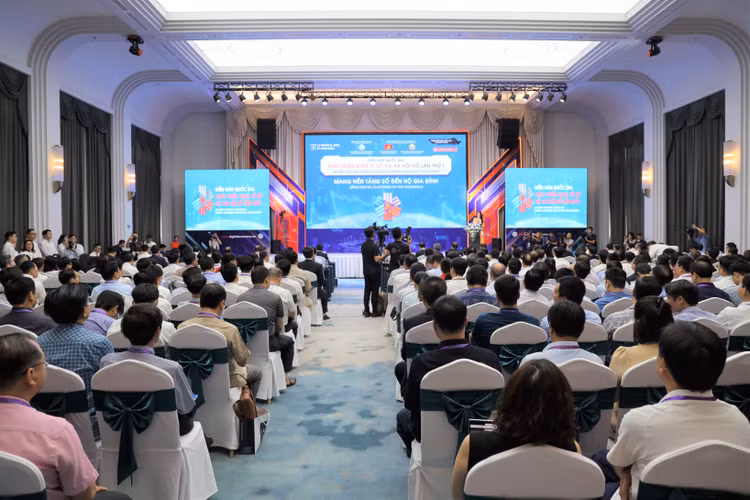 Diễn đàn Quốc gia Phát triển Kinh tế số và Xã hội số lần thứ I được khai mạc tại Nam Định vào sáng ngày 14/9. Ảnh: Thành Trung