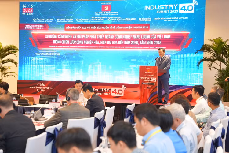 TS. Nguyễn Đức Hiển, Phó trưởng Ban Kinh tế Trung ương phát biểu tại Hội thảo