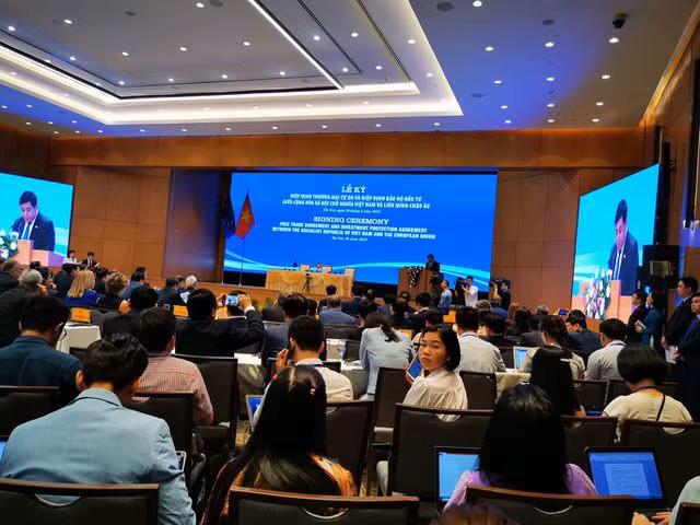 Bộ trưởng Bộ KH&ĐT Nguyễn Chí Dũng phát biểu tại Lễ ký kết