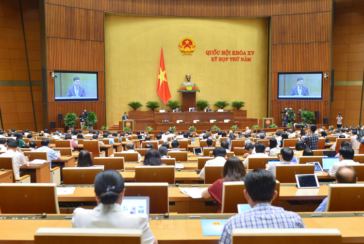 Nghị quyết số 18-NQ/TW chỉ yêu cầu “thực hiện việc giao đất, cho thuê đất chủ yếu thông qua đấu giá quyền sử dụng đất, đấu thầu dự án có sử dụng đất”, không có nghĩa là ưu tiên đấu giá so với đấu thầu. Ảnh: quochoi.vn