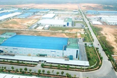 Nhiều địa phương còn lúng túng trong việc tổ chức lựa chọn nhà đầu tư thực hiện dự án hạ tầng khu công nghiệp, trung tâm thương mại, siêu thị, trung tâm logistics, khu công viên giải trí kết hợp thương mại dịch vụ. Ảnh: Lê Tiên