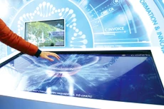 Luật Giao dịch điện tử (sửa đổi) sẽ tạo hành lang pháp lý hoàn thiện để chuyển đổi các hoạt động từ môi trường thực sang môi trường số trong tất cả các ngành, lĩnh vực. Ảnh: Lê Tiên