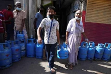 Các nước nghèo đối mặt với "núi nợ" trong năm 2022