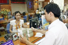 Đối với các cơ chế, chính sách, giải pháp trong trung và dài hạn, cần thúc đẩy mạnh mẽ tiến trình phục hồi và hướng tới tăng trưởng bền vững. Ảnh: Tường Lâm