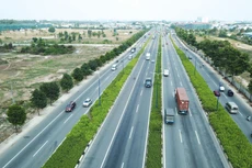 Năm 2022, tỉnh Bình Dương bố trí hơn 4.800 tỷ đồng để thực hiện 39 dự án trọng điểm, trong đó hơn một nửa dành cho các dự án giao thông. Ảnh: Song Lê