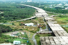 Việc đầu tư cao tốc trên tuyến Bắc - Nam phía Đông giai đoạn 2021 - 2025 có ý nghĩa quan trọng đối với sự phát triển nhanh, bền vững của đất nước trong trung và dài hạn. Ảnh: Nhã Chi