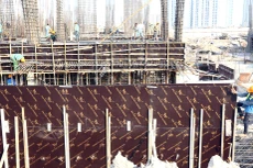 Hồ sơ mời thầu Gói thầu số 05 Thi công xây dựng khu lưu niệm Sở chỉ huy các lực lượng vũ trang tỉnh Kiên Giang yêu cầu giấy kiểm định chất lượng đối với cốp pha, giàn giáo, máy đầm dùi bê tông… Ảnh: Tiên Giang