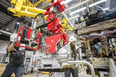 Nhóm 500 doanh nghiệp tư nhân lớn nhất Việt Nam chỉ chiếm 0,089% tổng số doanh nghiệp nhưng đã tạo việc làm cho 10,4% lao động, chiếm 13% tổng tài sản. Ảnh: Nhã Chi