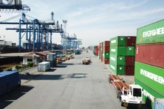 Nhiều doanh nghiệp, hiệp hội doanh nghiệp phản ánh còn gặp vướng mắc trong thu phí sử dụng hạ tầng, dịch vụ, tiện ích công cộng khu vực cảng biển… Ảnh: Lê Tiên