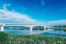 Dự án có tổng chiều dài toàn tuyến là 21 km, quy mô 2 làn xe, được đặt mục tiêu hoàn thành và đưa vào sử dụng vào năm 2024. (Phối cảnh cầu Châu Đốc - Ảnh: Internet).