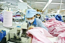 Ba trọng tâm của năm 2022 là khôi phục, thúc đẩy sản xuất, kinh doanh; đẩy mạnh xuất khẩu; đẩy nhanh tiến độ giải ngân vốn đầu tư công và huy động nguồn lực hợp tác công tư để phát triển hệ thống kết cấu hạ tầng. Ảnh: Tường Lâm