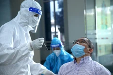 Cơ quan kiểm toán sẽ kiểm tra việc xây dựng và ban hành giá các loại dịch vụ trong công tác phòng, chống Covid-19, nhất là giá dịch vụ xét nghiệm. Ảnh: Lê Tiên