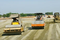 Gói thầu Thi công xây dựng thuộc Dự án Đường gom dọc Quốc lộ 27C Khu đô thị hành chính huyện Diên Khánh có giá 21,494 tỷ đồng. Ảnh minh họa: Tường Lâm