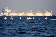 Các nước nhập khẩu LNG châu Á phải cạnh tranh với châu Âu - nơi đang quay cuồng trong khủng hoảng khí đốt do nguồn cung từ Nga bị siết chặt - Ảnh: Reuters