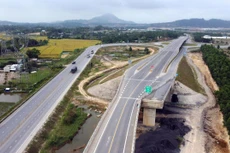 Việc phân cấp cho UBND cấp tỉnh làm cơ quan chủ quản sẽ góp phần phát huy hiệu quả nguồn lực, tiềm năng, lợi thế sẵn có của địa phương trong triển khai thực hiện dự án cao tốc. Ảnh: Tường Lâm