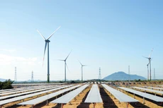 Để đáp ứng mục tiêu phát thải ròng bằng 0 vào năm 2050, vốn đầu tư cho nguồn và lưới điện cần khoảng 532 tỷ USD. Ảnh: Song Lê