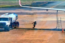 Số tiền miễn giảm thuế giá trị gia tăng, thuế môi trường đối với nhiên liệu bay, xăng đạt khoảng 32,4 nghìn tỷ đồng. Ảnh: Tấn Tiên