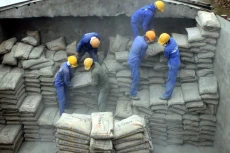 Giá xi măng đồng loạt tăng theo than, xăng dầu