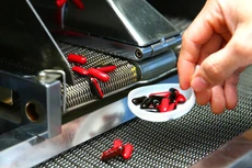 Vướng mắc lớn nhất là không có Giấy đăng ký lưu hành thuốc thì nhà thầu không đủ tư cách hợp lệ để tham dự thầu. Ảnh minh họa: P.A