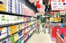 Đà tăng trưởng kinh tế có thể bị giảm tốc và tình trạng giá cả hàng hóa leo thang do tác động của cuộc xung đột Nga - Ukraine. Ảnh: Tiên Giang